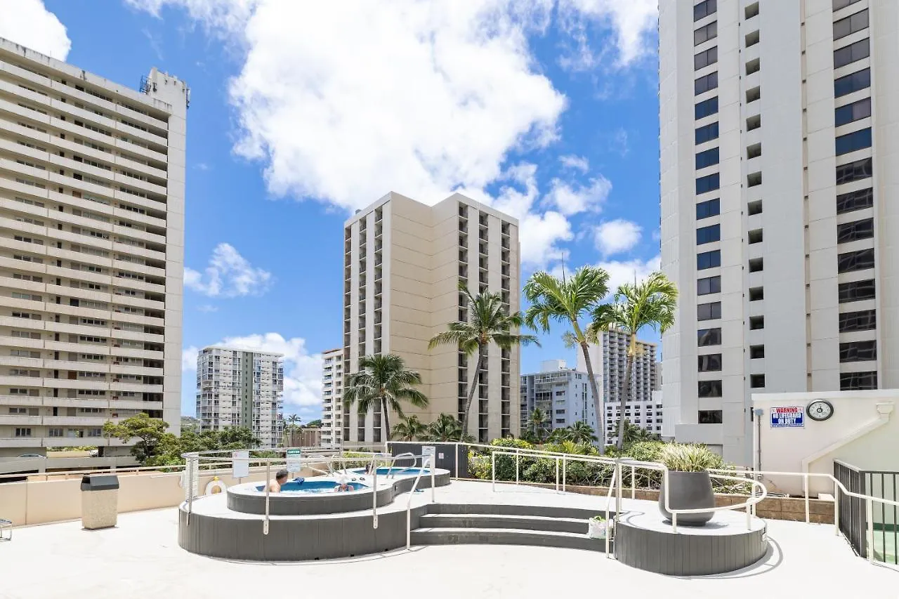 Beautifully Remodeled Ocean View Condo With Free Parking Honolulu